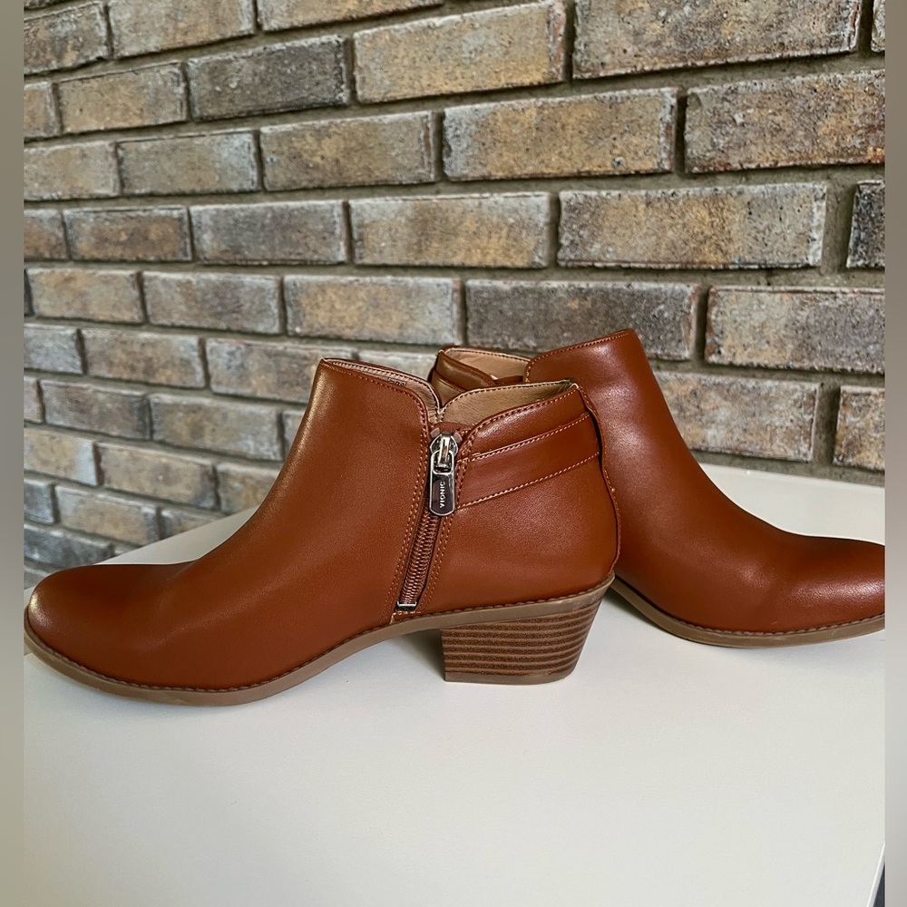 Vionic Leather Ankle Boots - Size 8